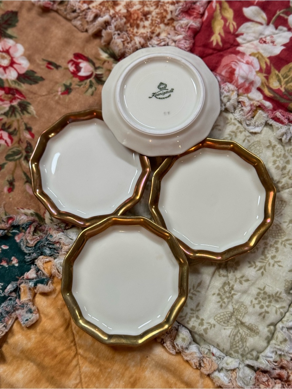 Cream Ceramic Octagonal Coaster Set with Gold Rim - Picture 2 of 5